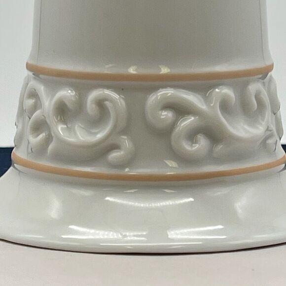 AVON Bell White Dove Exclusively Handcrafted 1981 Tapestry Collection Figurine - Picture 6 of 9